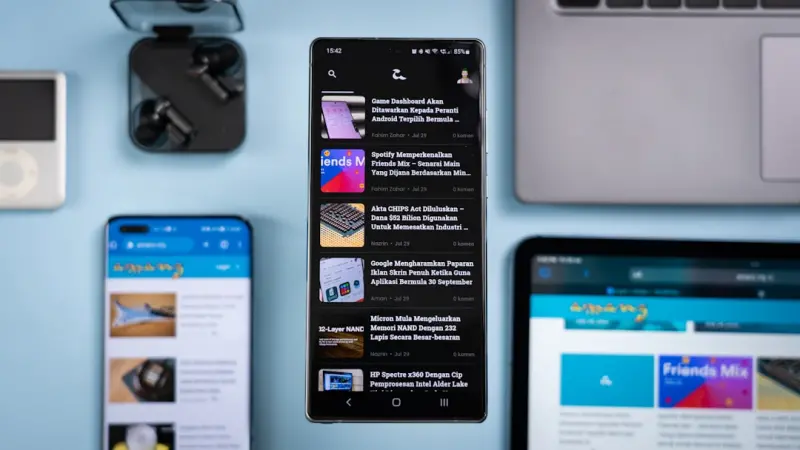 Adaptive Mobile Web: From Context‑Aware Assets to Edge‑Driven Personalization