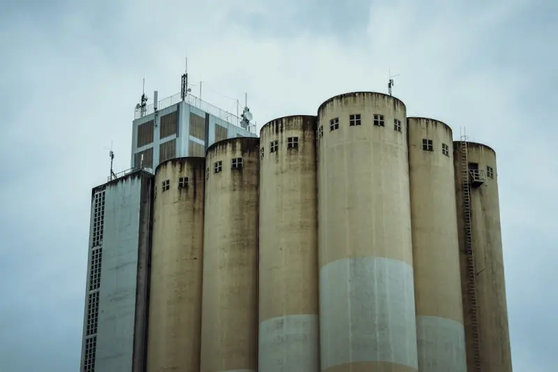 Breaking Down Content Silos: How a Modern CMS Unifies Knowledge and Powers Teams